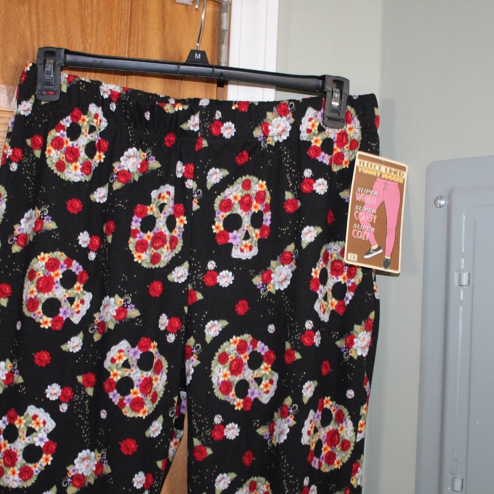 Women's Fleece Lined Jogger Pant - Skull Floral Print - NWT - Picture 2 of 10